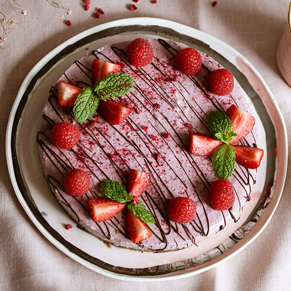 Raspberry cake with lokum and chia